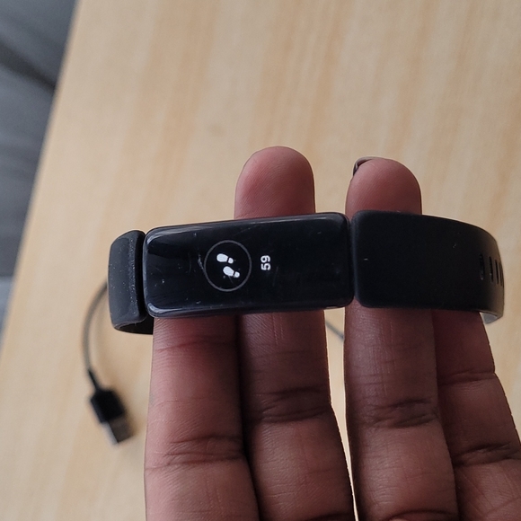 FitBit Inspire 2 - Picture 1 of 5